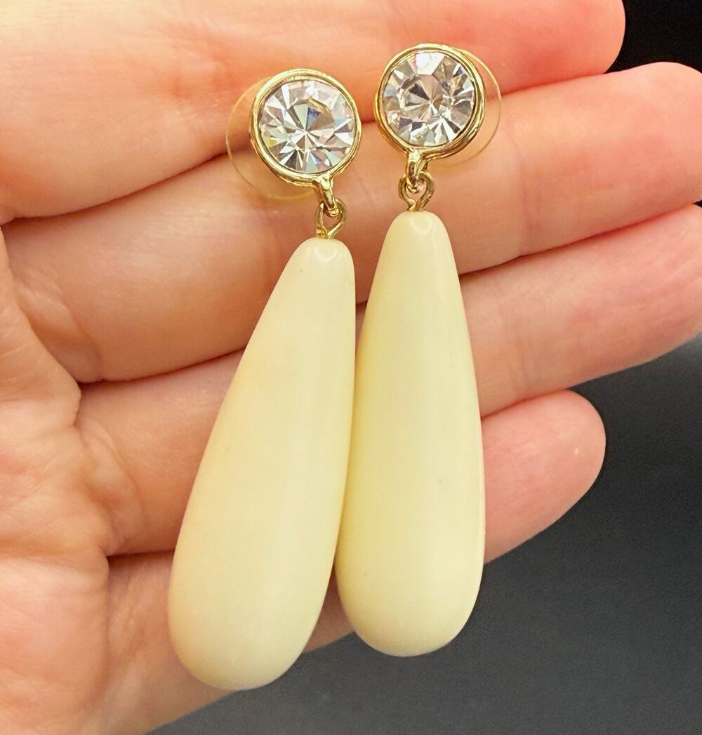 Vtg Gold Tone Clear Rhinestone Cream White Lucite Teardrop Dangle Earrings 2”